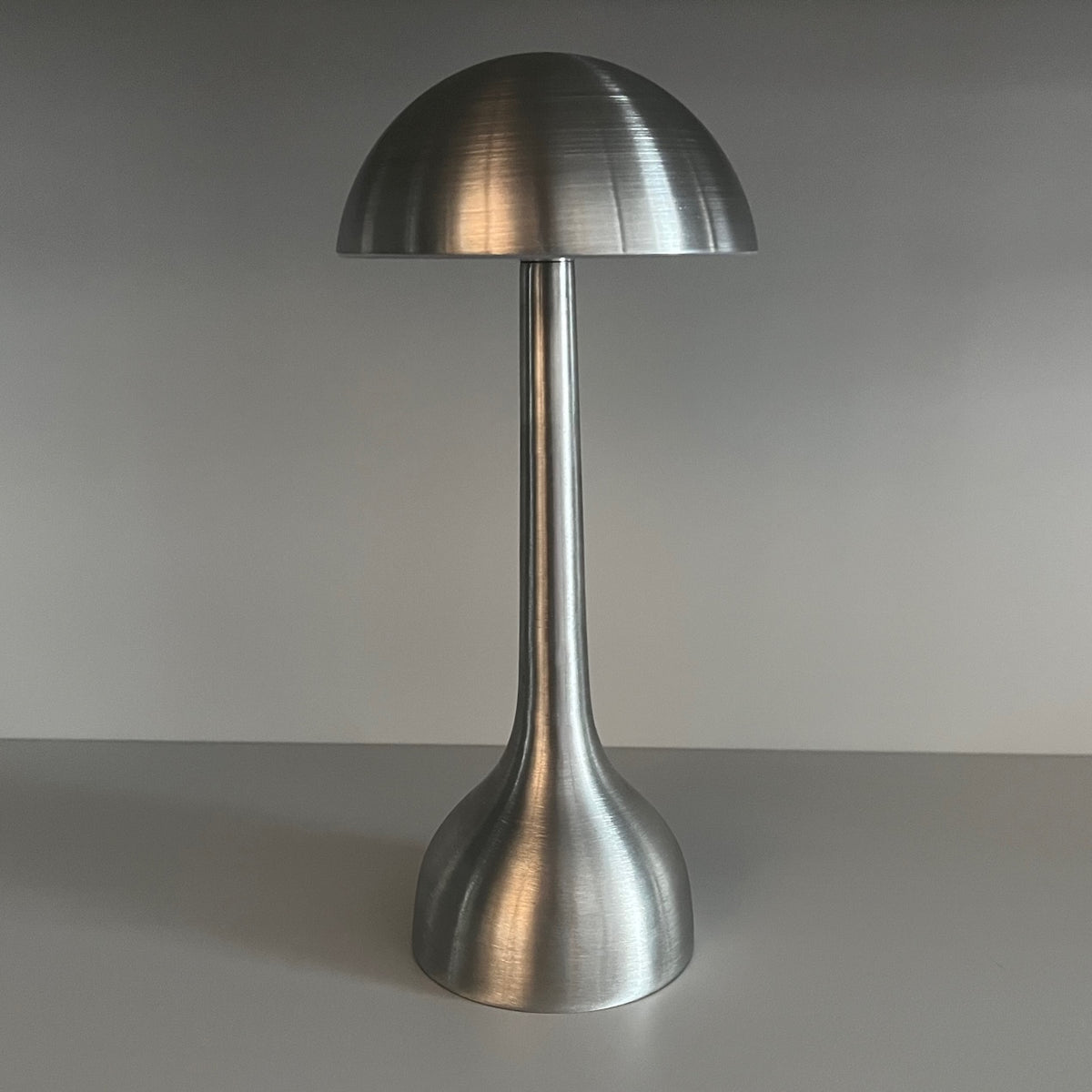 Trådløs bordlampe stål - Tête-à-Tête