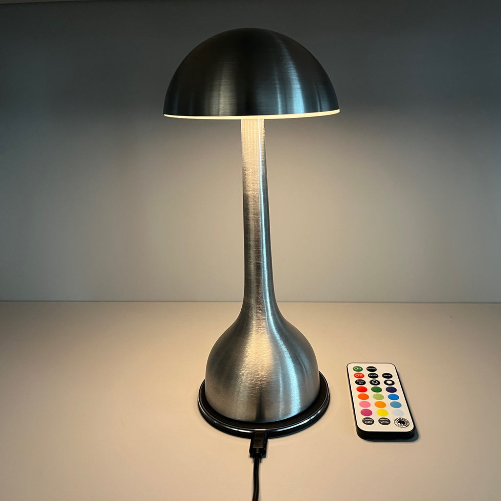 Trådløs lampe i børstet stål - Tête-à-Tête bordlampen fra LIVINGOODIES