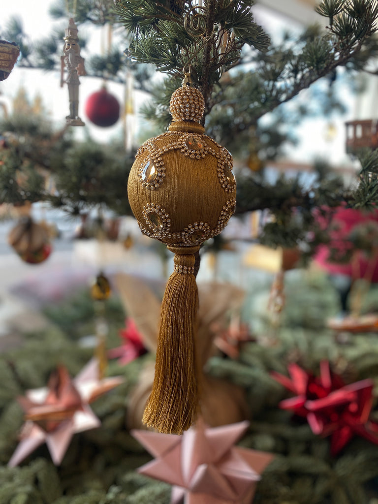 Guldkugle med tassel og diamanter - Juleophæng - LIVINGOODIES