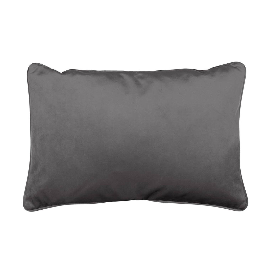 Aflange mørkegrå velourpude med fyld til sengen eller sofaen